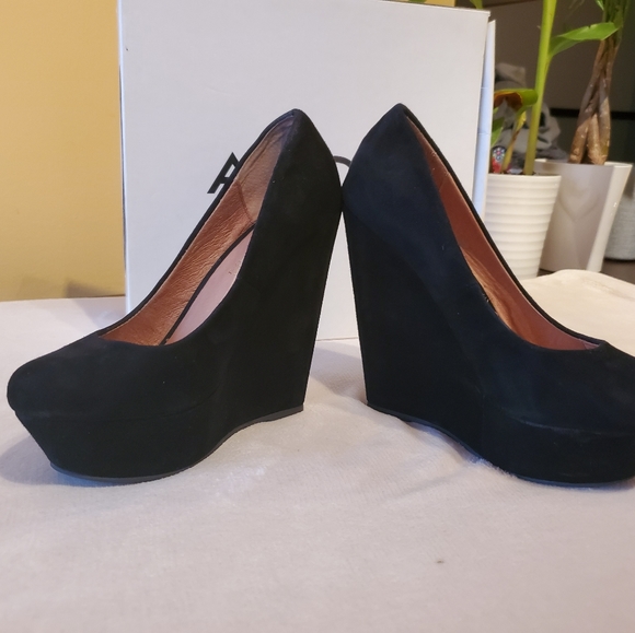 ALDO wedges